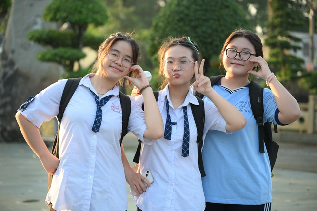 Học sinh trường THPT Nguyễn Văn Cừ cầu nguyện trước kỳ thi