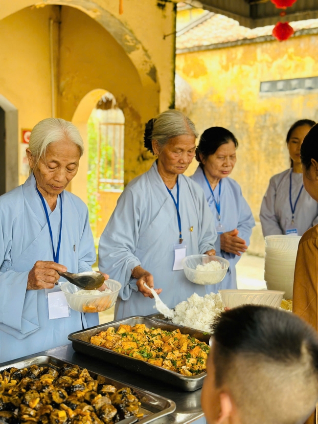 One - Day Practice at Dong Cao pagoda, Thanh Hoa