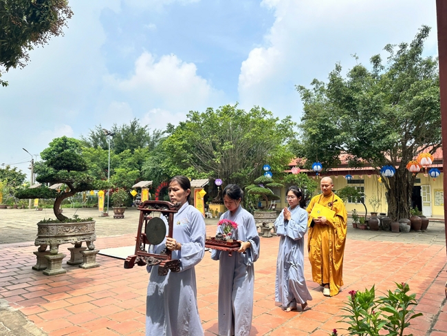 One - Day Practice at Dong Cao pagoda, Thanh Hoa