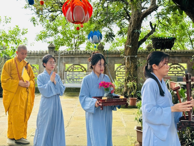One - Day Practice at Dong Cao pagoda, Thanh Hoa