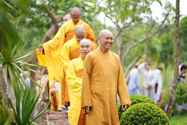 Nhóm Hiểu và Thương chùa Hoằng Pháp: Cúng dường Trường Hạ PL.2569 – DL.2025