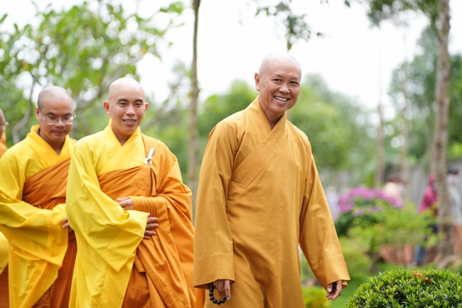 Nhóm Hiểu và Thương chùa Hoằng Pháp: Cúng dường Trường Hạ PL.2569 – DL.2025