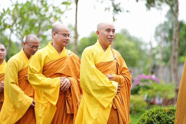 Nhóm Hiểu và Thương chùa Hoằng Pháp: Cúng dường Trường Hạ PL.2569 – DL.2025