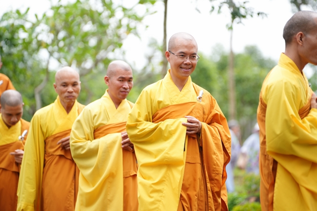 Nhóm Hiểu và Thương chùa Hoằng Pháp: Cúng dường Trường Hạ PL.2569 – DL.2025