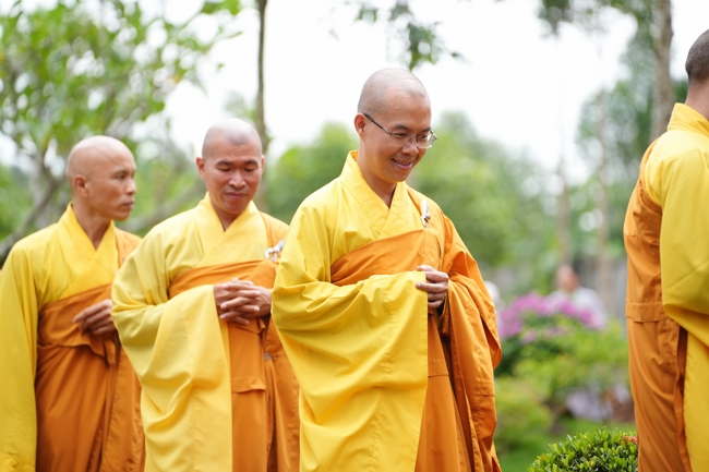 Nhóm Hiểu và Thương chùa Hoằng Pháp: Cúng dường Trường Hạ PL.2569 – DL.2025