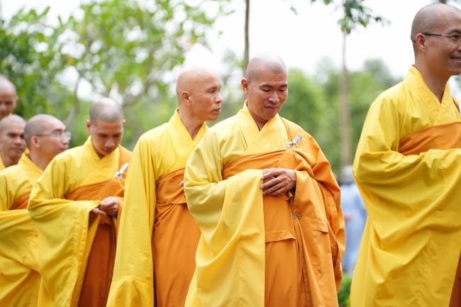 Nhóm Hiểu và Thương chùa Hoằng Pháp: Cúng dường Trường Hạ PL.2569 – DL.2025