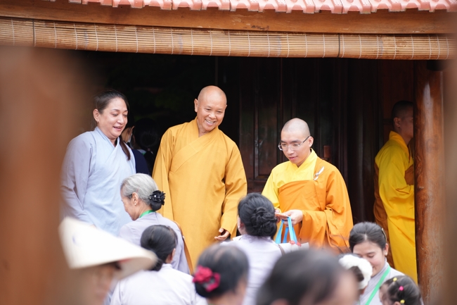 Nhóm Hiểu và Thương chùa Hoằng Pháp: Cúng dường Trường Hạ PL.2569 – DL.2025