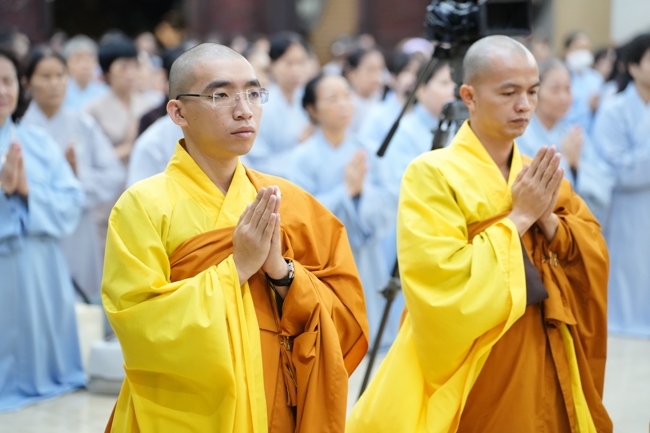 Nhóm Hiểu và Thương chùa Hoằng Pháp: Cúng dường Trường Hạ PL.2569 – DL.2025