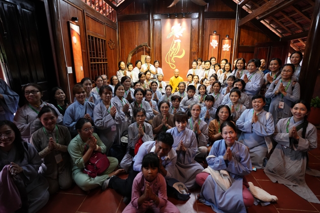 Nhóm Hiểu và Thương chùa Hoằng Pháp: Cúng dường Trường Hạ PL.2569 – DL.2025