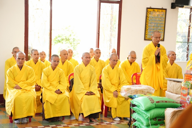 Nhóm Hiểu và Thương chùa Hoằng Pháp: Cúng dường Trường Hạ PL.2569 – DL.2025