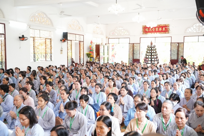 Nhóm Hiểu và Thương chùa Hoằng Pháp: Cúng dường Trường Hạ PL.2569 – DL.2025