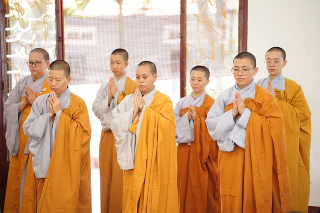 Nhóm Hiểu và Thương chùa Hoằng Pháp: Cúng dường Trường Hạ PL.2569 – DL.2025