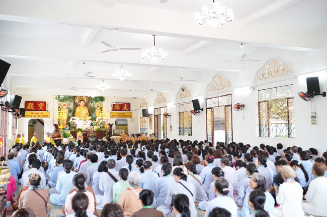 Nhóm Hiểu và Thương chùa Hoằng Pháp: Cúng dường Trường Hạ PL.2569 – DL.2025