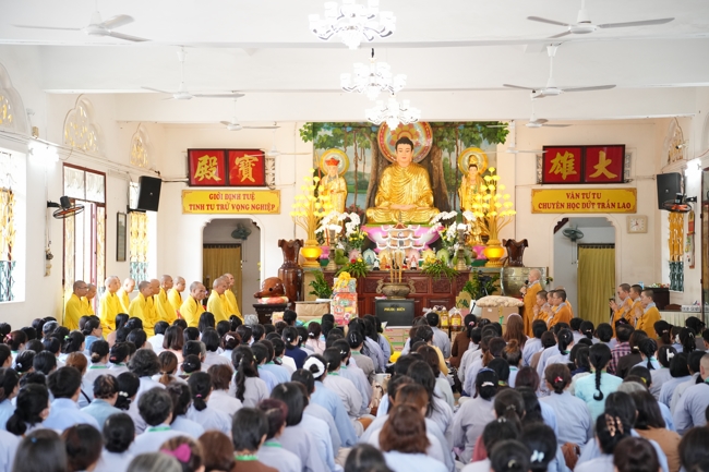 Nhóm Hiểu và Thương chùa Hoằng Pháp: Cúng dường Trường Hạ PL.2569 – DL.2025