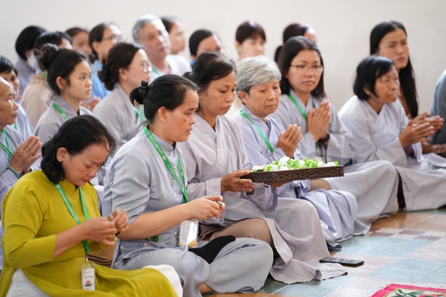 Nhóm Hiểu và Thương chùa Hoằng Pháp: Cúng dường Trường Hạ PL.2569 – DL.2025