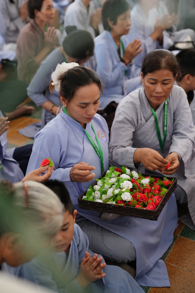 Nhóm Hiểu và Thương chùa Hoằng Pháp: Cúng dường Trường Hạ PL.2569 – DL.2025