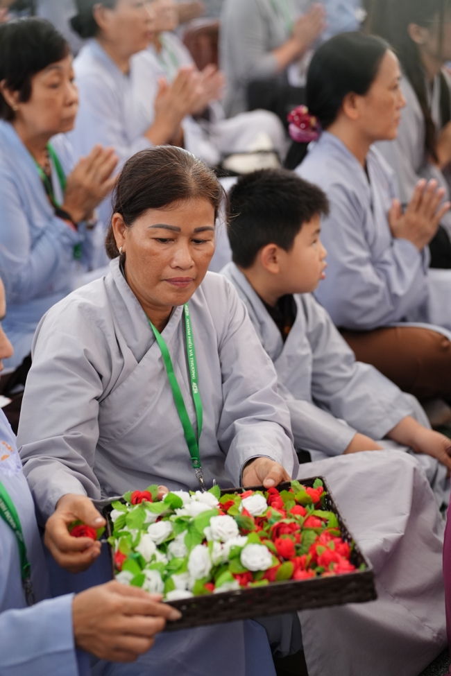 Nhóm Hiểu và Thương chùa Hoằng Pháp: Cúng dường Trường Hạ PL.2569 – DL.2025