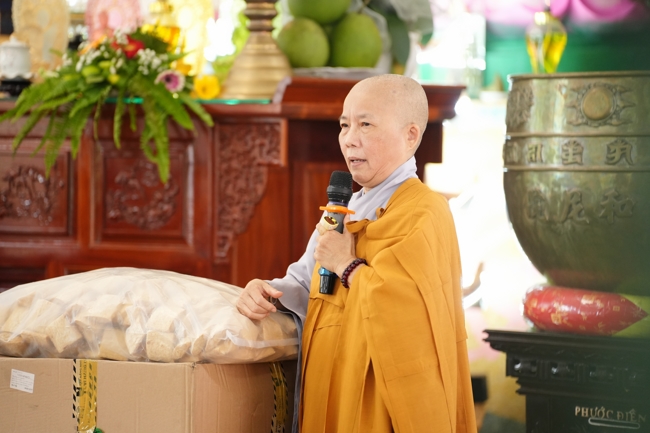 Nhóm Hiểu và Thương chùa Hoằng Pháp: Cúng dường Trường Hạ PL.2569 – DL.2025