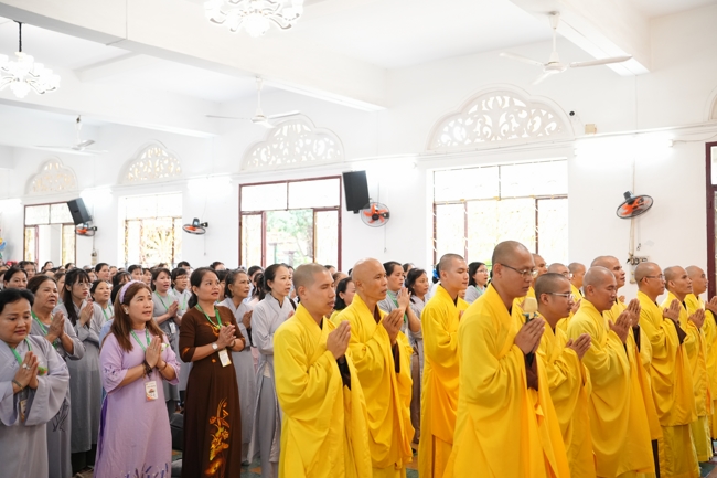 Nhóm Hiểu và Thương chùa Hoằng Pháp: Cúng dường Trường Hạ PL.2569 – DL.2025