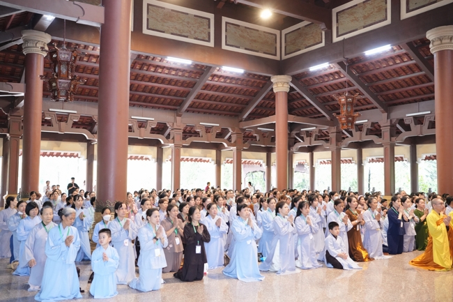 Nhóm Hiểu và Thương chùa Hoằng Pháp: Cúng dường Trường Hạ PL.2569 – DL.2025