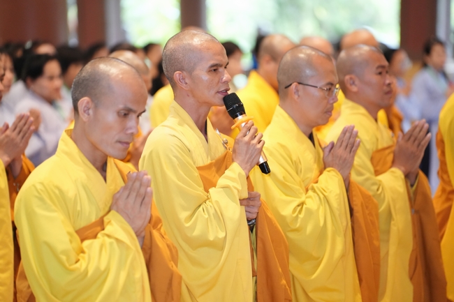 Nhóm Hiểu và Thương chùa Hoằng Pháp: Cúng dường Trường Hạ PL.2569 – DL.2025