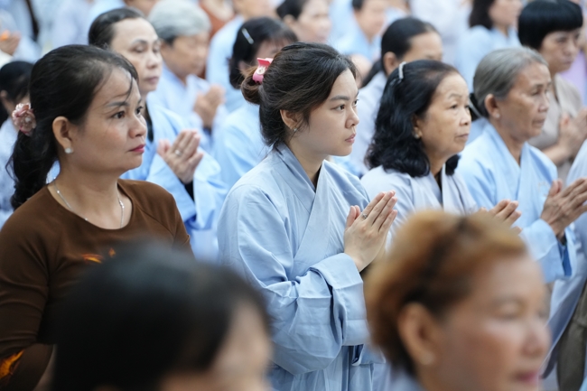 Nhóm Hiểu và Thương chùa Hoằng Pháp: Cúng dường Trường Hạ PL.2569 – DL.2025