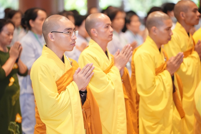 Nhóm Hiểu và Thương chùa Hoằng Pháp: Cúng dường Trường Hạ PL.2569 – DL.2025