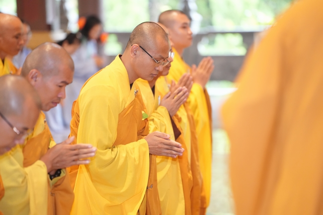 Nhóm Hiểu và Thương chùa Hoằng Pháp: Cúng dường Trường Hạ PL.2569 – DL.2025