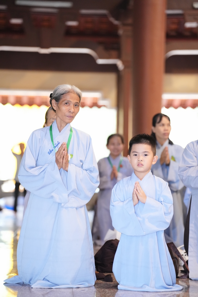 Nhóm Hiểu và Thương chùa Hoằng Pháp: Cúng dường Trường Hạ PL.2569 – DL.2025