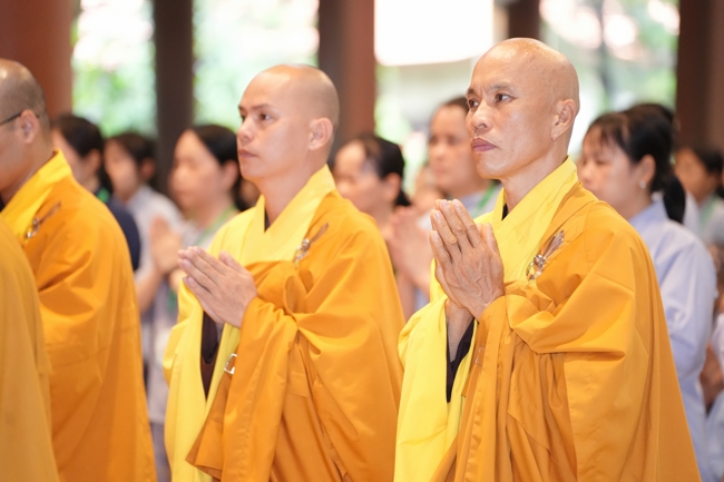 Nhóm Hiểu và Thương chùa Hoằng Pháp: Cúng dường Trường Hạ PL.2569 – DL.2025