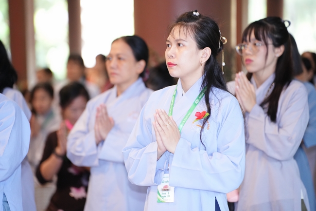 Nhóm Hiểu và Thương chùa Hoằng Pháp: Cúng dường Trường Hạ PL.2569 – DL.2025