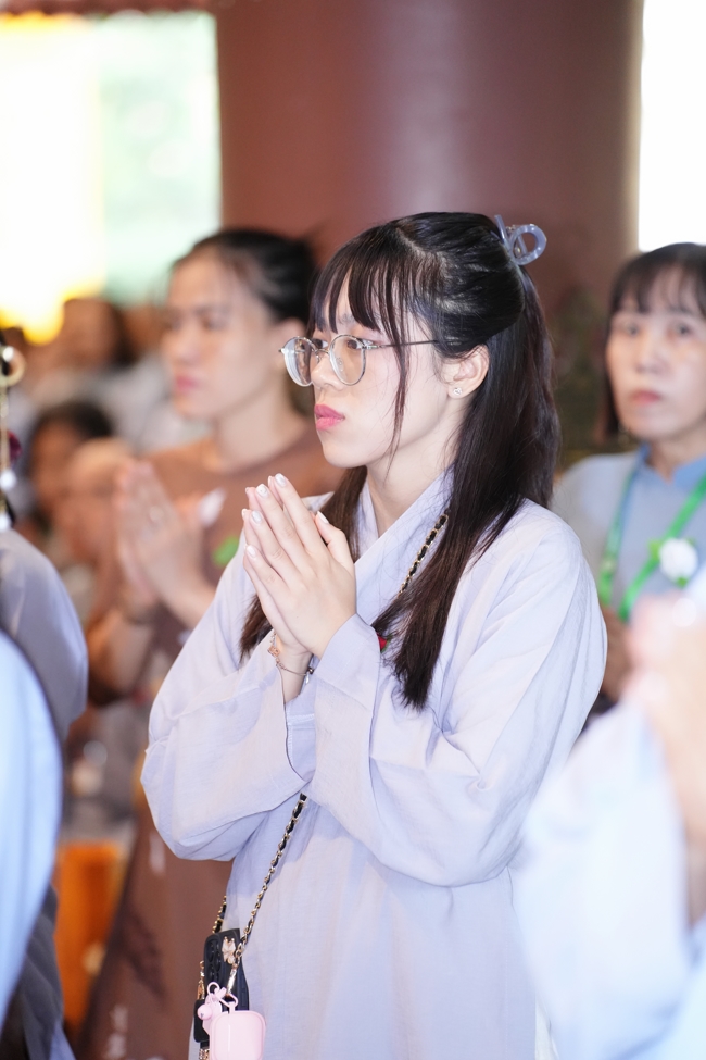 Nhóm Hiểu và Thương chùa Hoằng Pháp: Cúng dường Trường Hạ PL.2569 – DL.2025