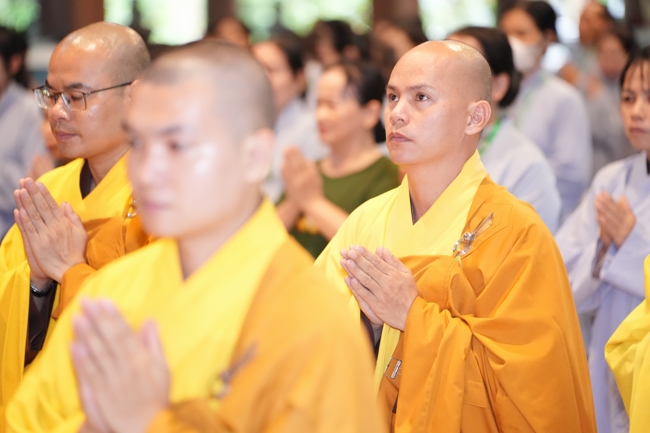 Nhóm Hiểu và Thương chùa Hoằng Pháp: Cúng dường Trường Hạ PL.2569 – DL.2025