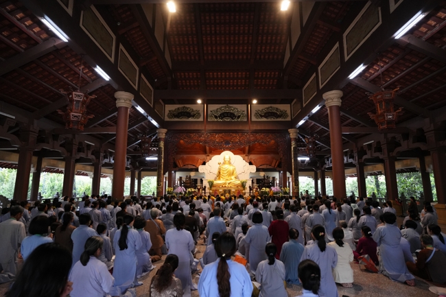 Nhóm Hiểu và Thương chùa Hoằng Pháp: Cúng dường Trường Hạ PL.2569 – DL.2025