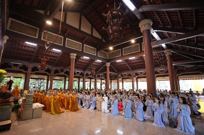 Nhóm Hiểu và Thương chùa Hoằng Pháp: Cúng dường Trường Hạ PL.2569 – DL.2025