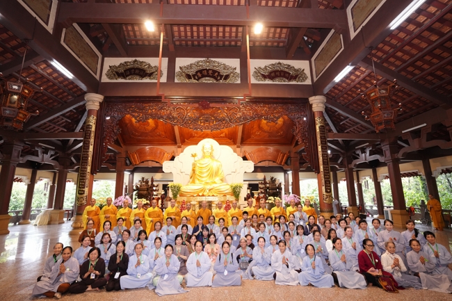 Nhóm Hiểu và Thương chùa Hoằng Pháp: Cúng dường Trường Hạ PL.2569 – DL.2025