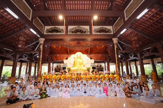 Nhóm Hiểu và Thương chùa Hoằng Pháp: Cúng dường Trường Hạ PL.2569 – DL.2025