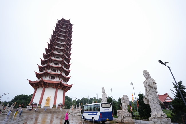 Nhóm Hiểu và Thương chùa Hoằng Pháp: Cúng dường Trường Hạ PL.2569 – DL.2025