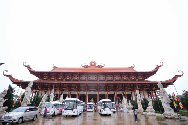 Nhóm Hiểu và Thương chùa Hoằng Pháp: Cúng dường Trường Hạ PL.2569 – DL.2025