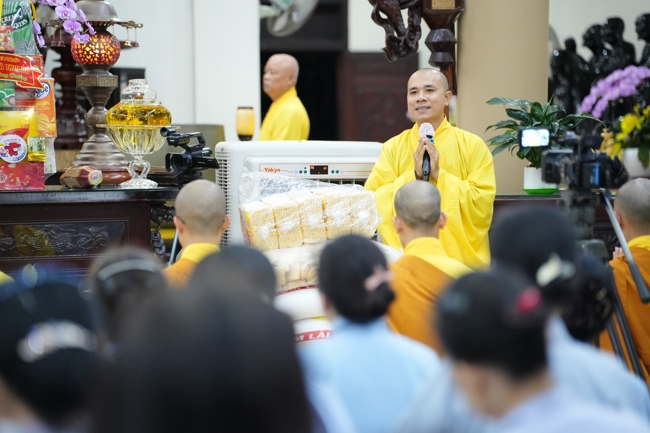 Nhóm Hiểu và Thương chùa Hoằng Pháp: Cúng dường Trường Hạ PL.2569 – DL.2025