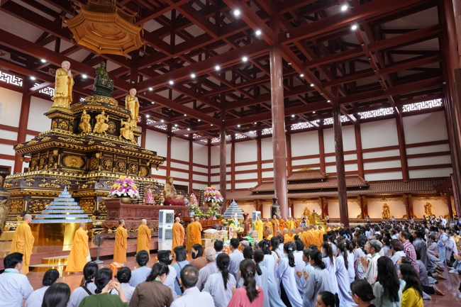 Nhóm Hiểu và Thương chùa Hoằng Pháp: Cúng dường Trường Hạ PL.2569 – DL.2025