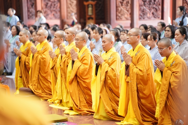 Nhóm Hiểu và Thương chùa Hoằng Pháp: Cúng dường Trường Hạ PL.2569 – DL.2025