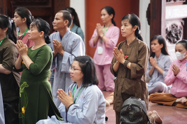 Nhóm Hiểu và Thương chùa Hoằng Pháp: Cúng dường Trường Hạ PL.2569 – DL.2025