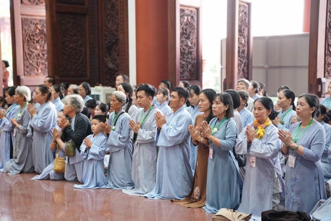 Nhóm Hiểu và Thương chùa Hoằng Pháp: Cúng dường Trường Hạ PL.2569 – DL.2025