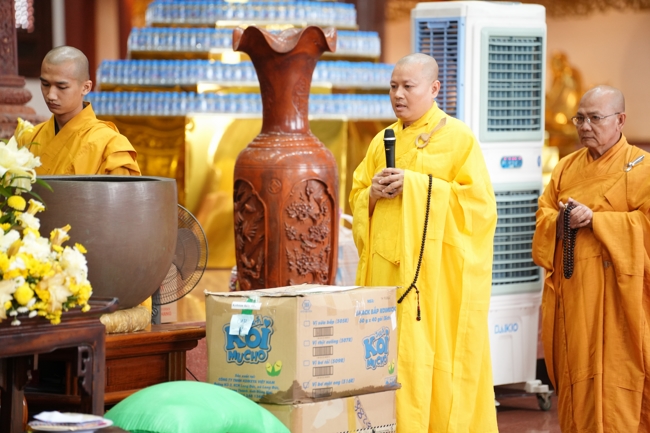 Nhóm Hiểu và Thương chùa Hoằng Pháp: Cúng dường Trường Hạ PL.2569 – DL.2025