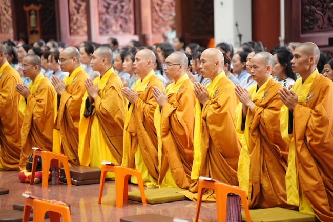 Nhóm Hiểu và Thương chùa Hoằng Pháp: Cúng dường Trường Hạ PL.2569 – DL.2025