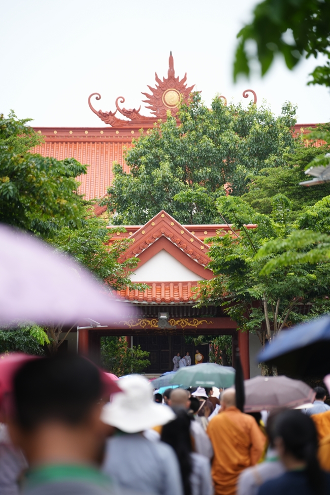 Nhóm Hiểu và Thương chùa Hoằng Pháp: Cúng dường Trường Hạ PL.2569 – DL.2025