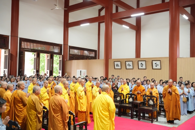 Nhóm Hiểu và Thương chùa Hoằng Pháp: Cúng dường Trường Hạ PL.2569 – DL.2025