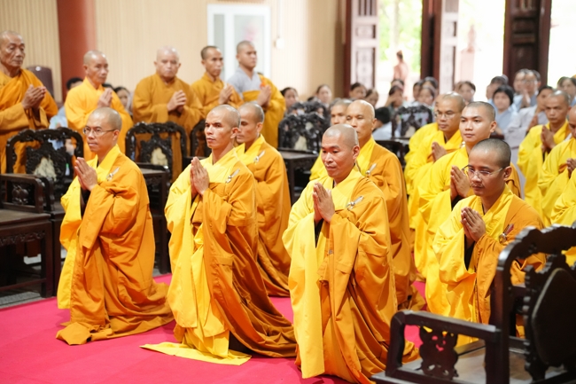 Nhóm Hiểu và Thương chùa Hoằng Pháp: Cúng dường Trường Hạ PL.2569 – DL.2025