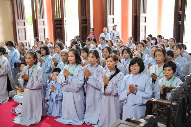 Nhóm Hiểu và Thương chùa Hoằng Pháp: Cúng dường Trường Hạ PL.2569 – DL.2025